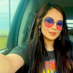 Meet your Posher, Alyssa